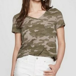 Universal Thread VNeck Pocket Tee Sz. L